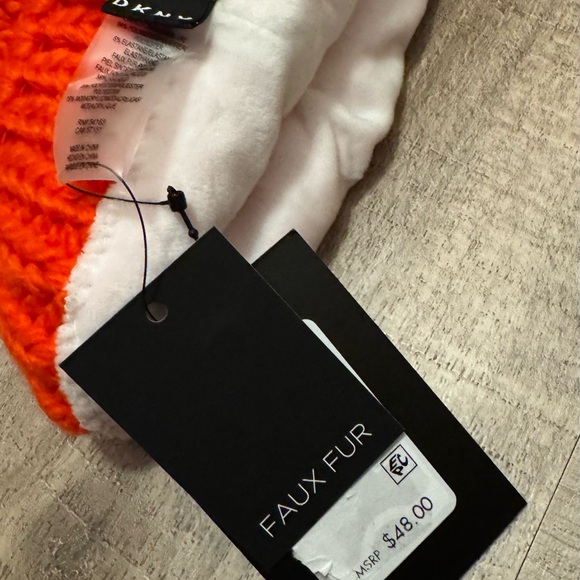 Women’s DKNY Cable Knit Beanie - Picture 3 of 3